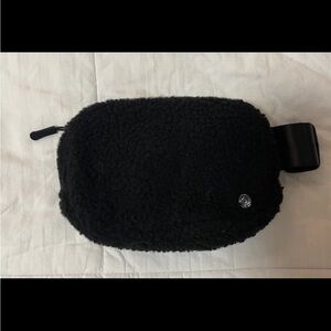 NWOT Apana Studio City Cozy Black Sherpa Crossbody Belt Sling Bag Fanny Pack